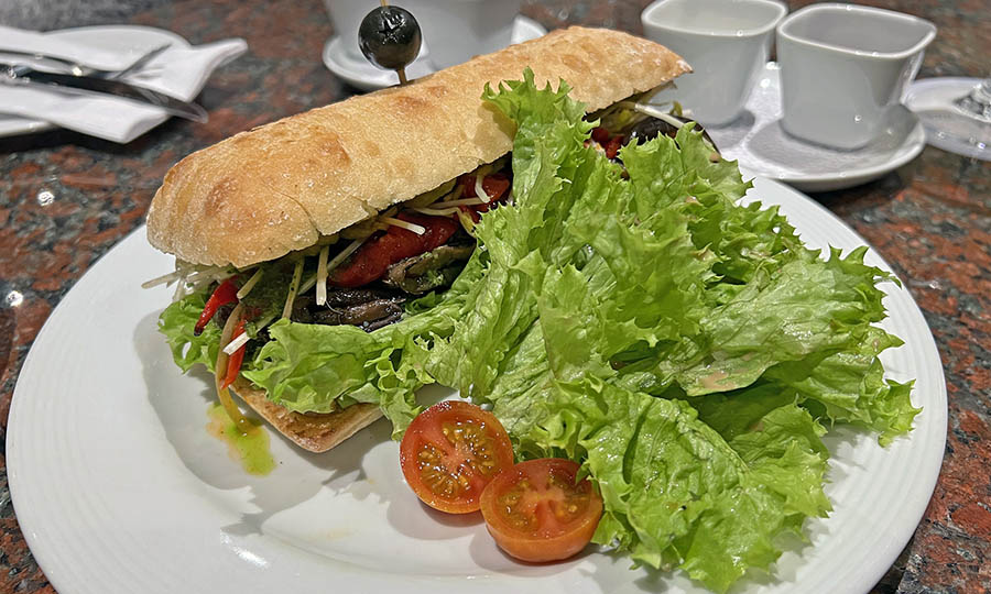 Sandwich vegetariano de berenjanas